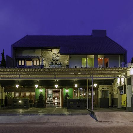 Dhanesvara Holistic Unique Homestay Wonotjolo Εξωτερικό φωτογραφία